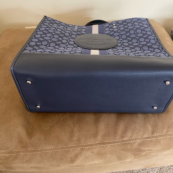 COACH DENIM DEMPSEY 40 TOTE IN SIGNATURE JACQUARD & REFINED PEBBLE LEATHER NWT - Picture 4 of 8